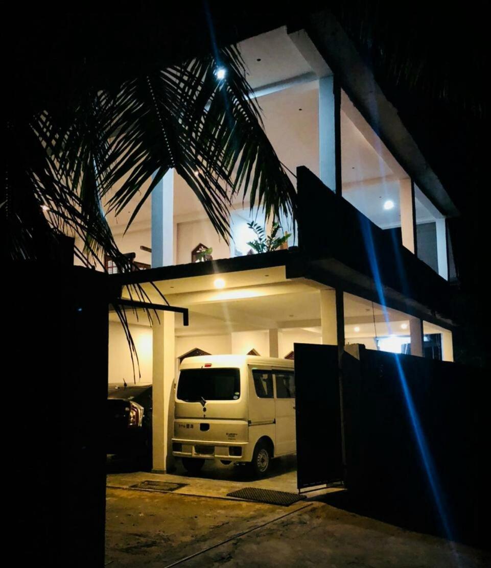 Mama'S Hostel Аханґама Екстер'єр фото